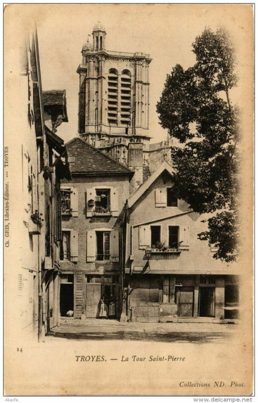 Carte postale ancienne Troyes La Tour Saint-Pierre à Troyes