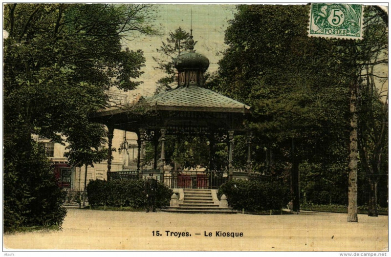 Carte postale ancienne Troyes Le Kiosque à Troyes