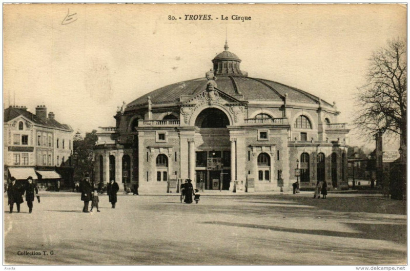 Carte postale ancienne Troyes Le Cirque à Troyes