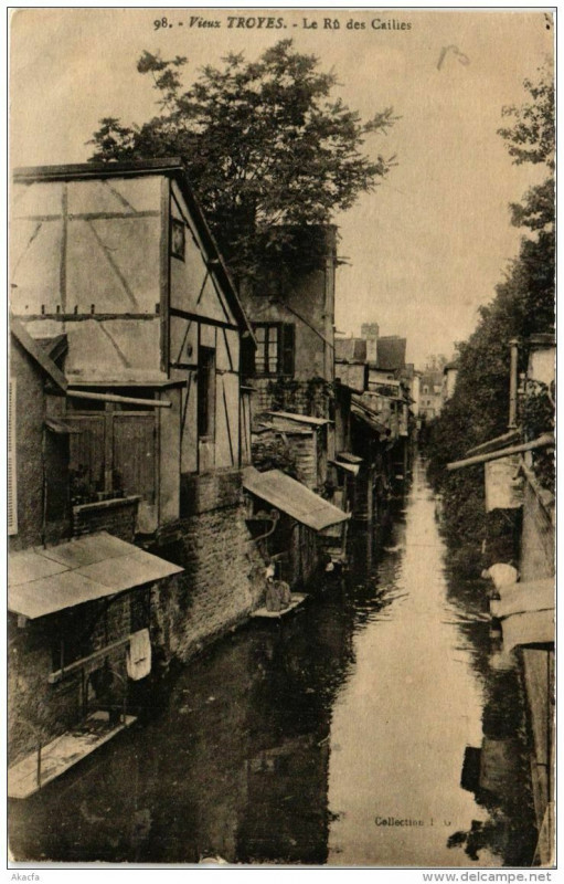 Carte postale ancienne Troyes Le Ru des Cailles à Troyes