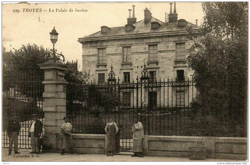 Carte postale ancienne Troyes Le Palais de Justice à Troyes