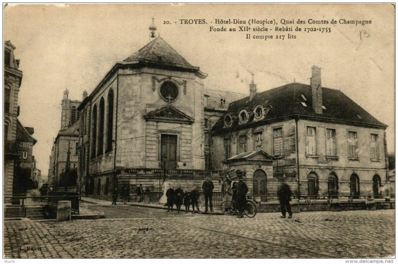 Carte postale ancienne Troyes Hotel Dieu à Troyes