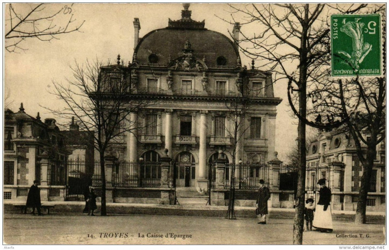 Carte postale ancienne Troyes La Caisse d'Epargne à Troyes