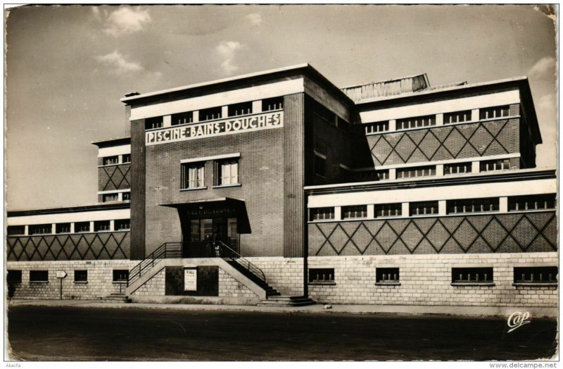 Carte postale ancienne Troyes La Piscine à Troyes