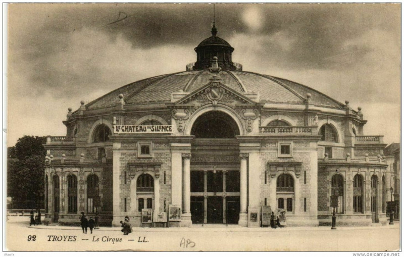 Carte postale ancienne Troyes Le Cirque à Troyes