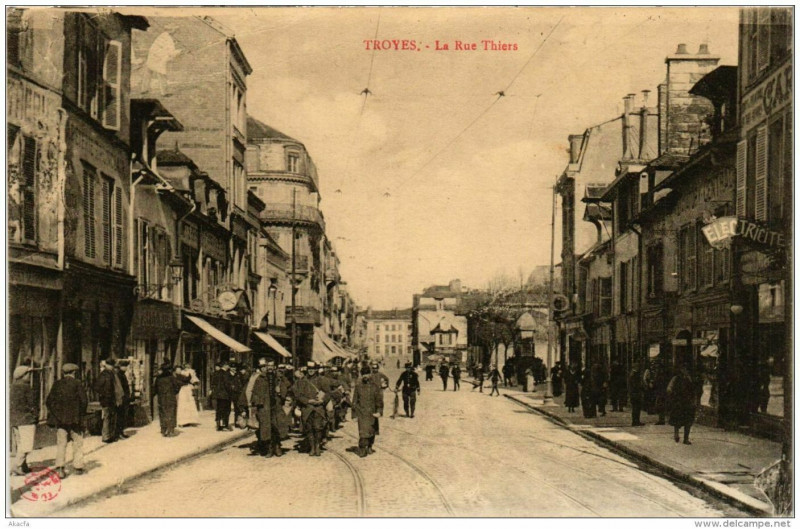 Carte postale ancienne Troyes La Rue Thiers à Troyes