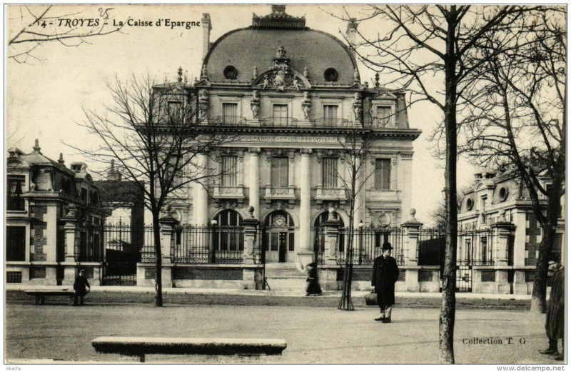 Carte postale ancienne Troyes La Caisse d'Epargne à Troyes