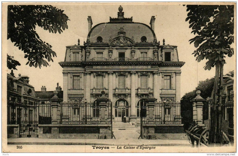 Carte postale ancienne Troyes La Caisse d'Epargne à Troyes