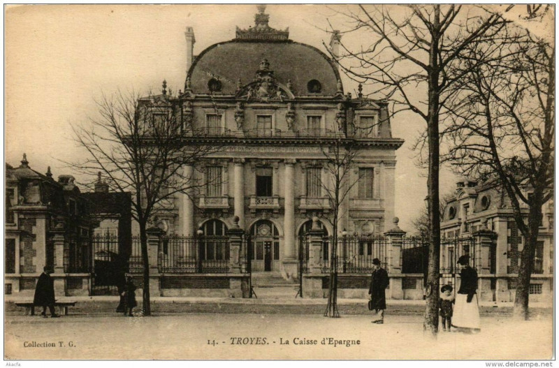 Carte postale ancienne Troyes La Caisse d'Epargne à Troyes