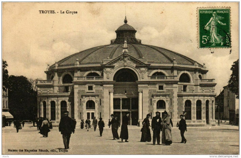 Carte postale ancienne Troyes Le Cirque à Troyes