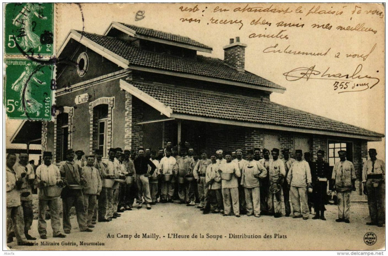 Carte postale ancienne Camp de Mailly L'Heure de la Soupe