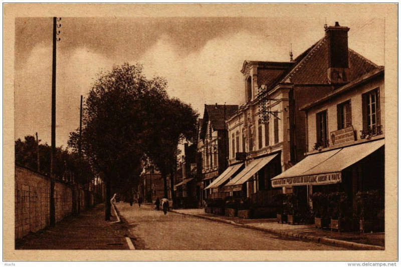 Carte postale ancienne Romilly-sur-Seine Avenue de la Boule d'Or à Romilly-sur-Seine
