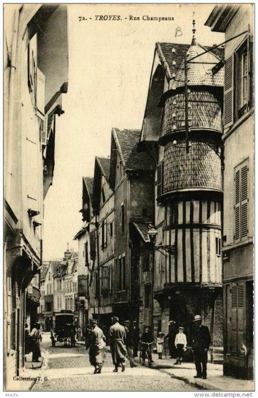 Carte postale ancienne Troyes Rue Champeaux à Troyes