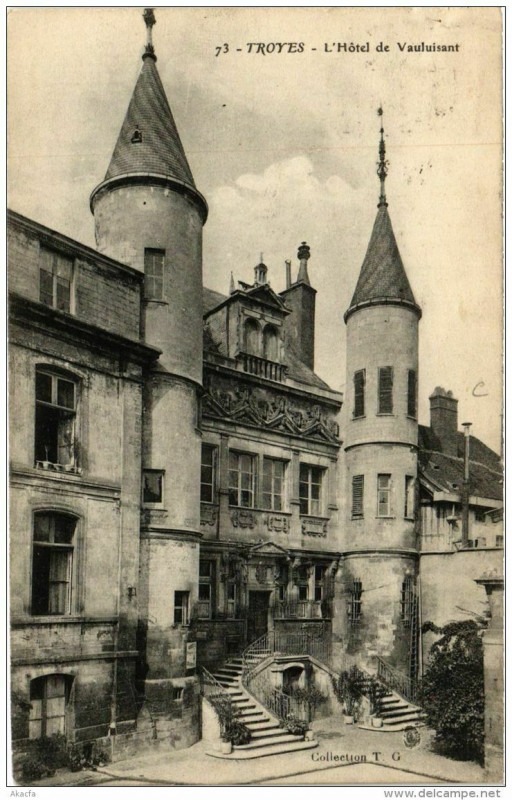 Carte postale ancienne Troyes L'Hotel de Vauluisant à Troyes