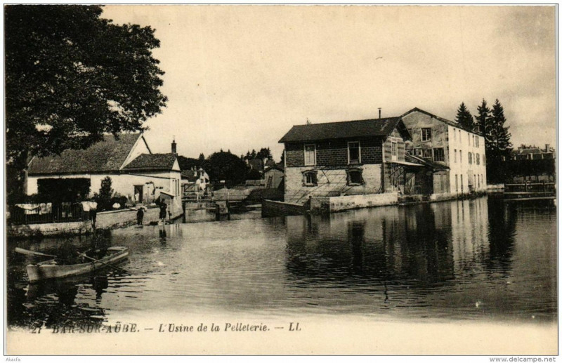 Carte postale ancienne Bar-sur-Aube L'Usine de la Pelleterie à Bar-sur-Aube