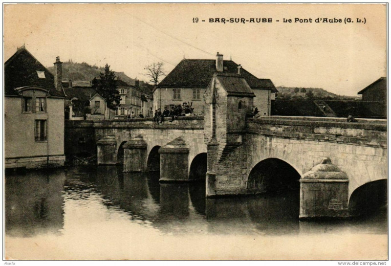 Carte postale ancienne Bar-sur-Aube Le Pont d'Aube à Bar-sur-Aube