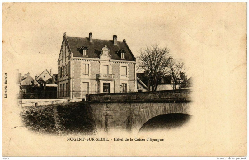 Carte postale ancienne Nogent-sur-Seine Hotel de la Caisse d'Epargne à Nogent-sur-Seine