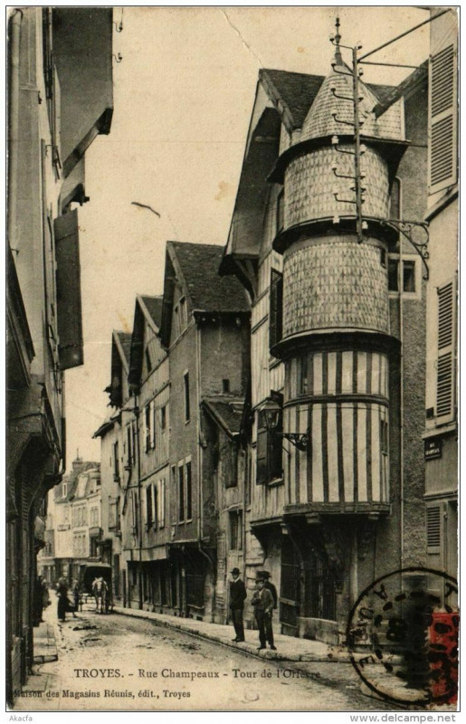 Carte postale ancienne Troyes Rue Champeaux Tour de l'Orfevre à Troyes