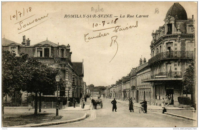Carte postale ancienne Romilly-sur-Seine La Rue Carnot à Romilly-sur-Seine
