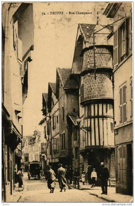 Carte postale ancienne Troyes Rue Champeaux à Troyes