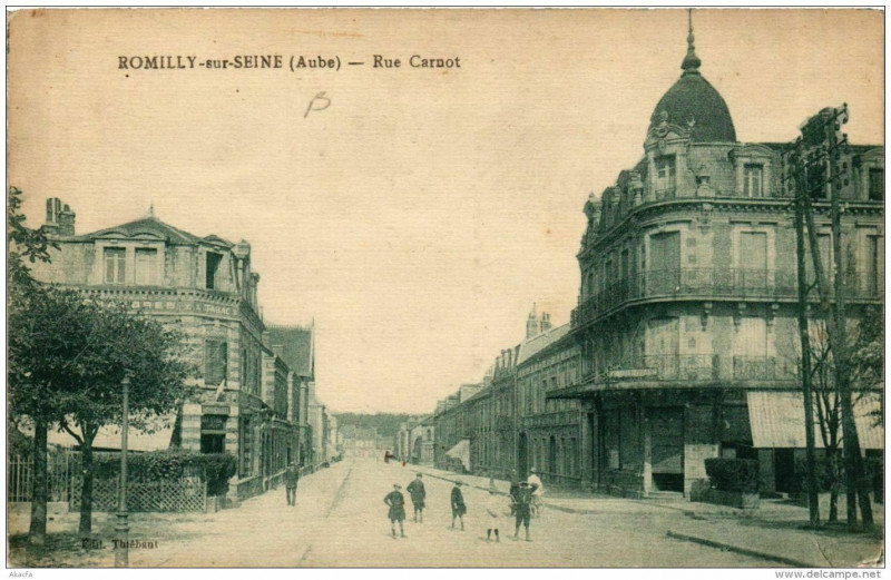 Carte postale ancienne Romilly-sur-Seine Rue Carnot à Romilly-sur-Seine