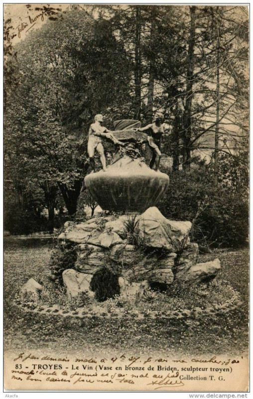 Carte postale ancienne Troyes Le Vin à Troyes