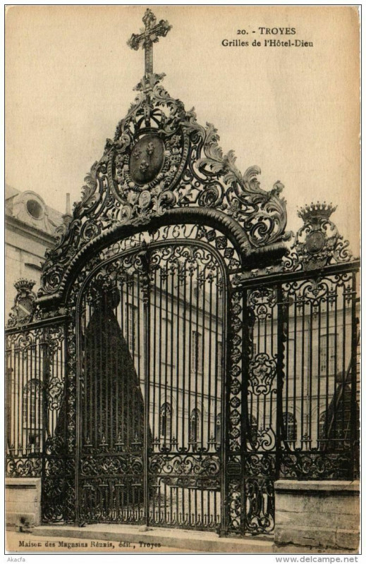 Carte postale ancienne Troyes Grilles de l'Hotel-Dieu à Troyes