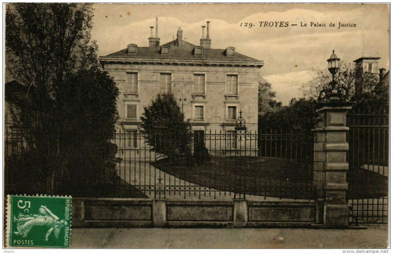 Carte postale ancienne Troyes Le Palais de Justice à Troyes