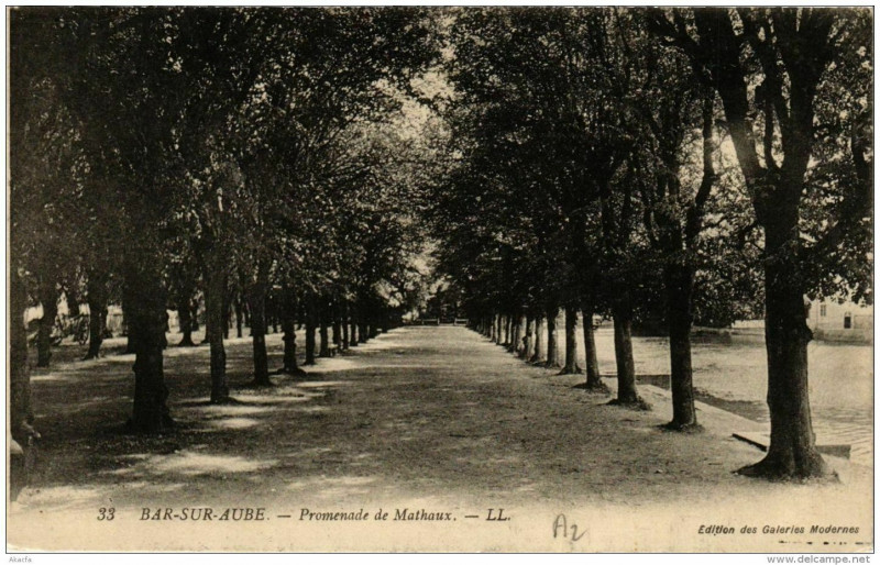 Carte postale ancienne Bar-sur-Aube Promenade de Mathaux à Bar-sur-Aube