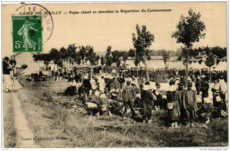 Carte postale ancienne Camp de Mailly Repas chaud en attendant la Rep. du Canton