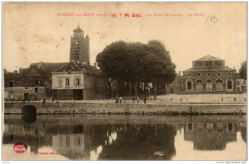 Carte postale ancienne Nogent-sur-Seine La Tour Saint-Laurent La Halle à Nogent-sur-Seine