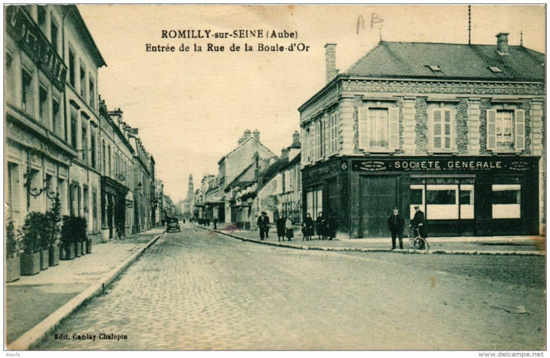 Carte postale ancienne Romilly-sur-Seine Entrée de la Rue de la Boule-d'Or à Romilly-sur-Seine