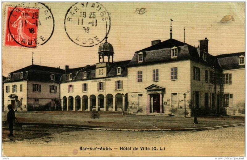 Carte postale ancienne Bar-sur-Aube Hotel de Ville à Bar-sur-Aube