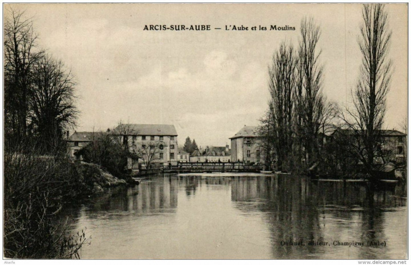 Carte postale ancienne Arcis-sur-Aube L'Aube et les Moulins à Arcis-sur-Aube