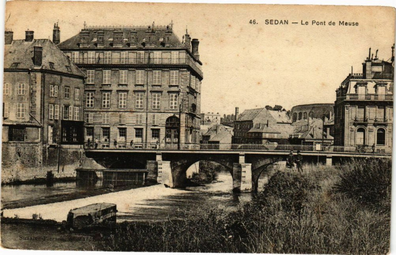 Carte postale ancienne Sedan - Le Pont de Meuse à Sedan