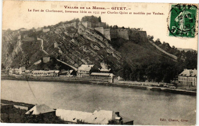 Carte postale ancienne Vallée de la Meuse - Givet - Le Fort de Charlemont,fortresse batie à Givet