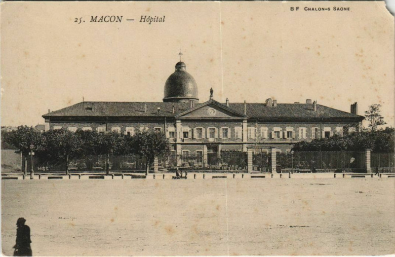 Carte postale ancienne Macon Hopital