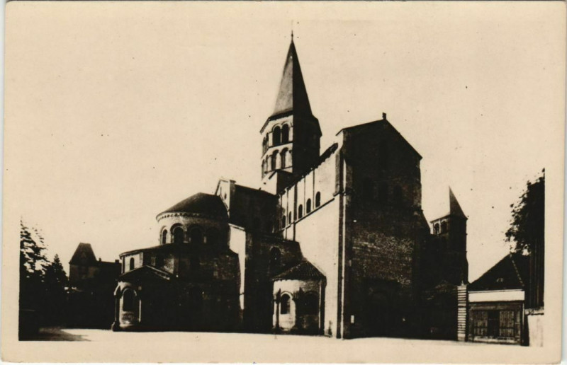 Carte postale ancienne Paray-le-Monial La Basilique à Paray-le-Monial