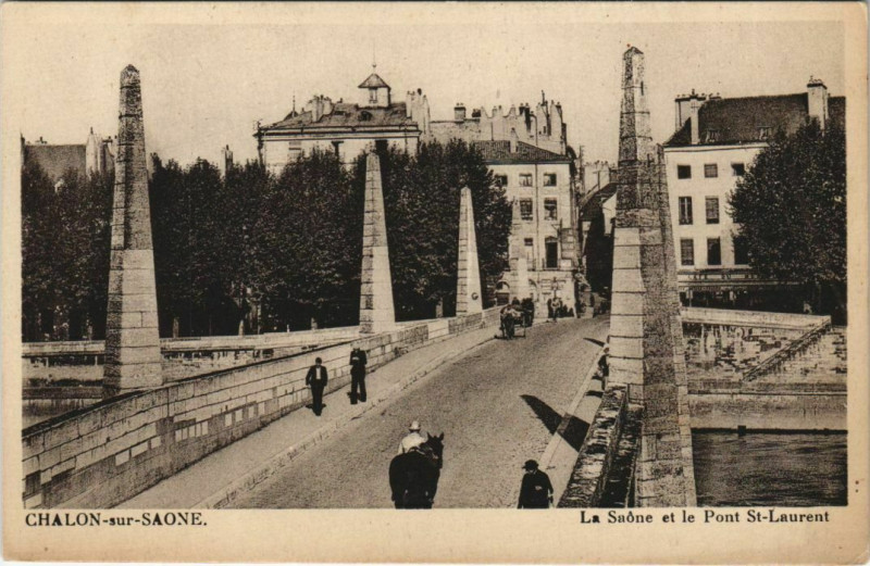 Carte postale ancienne Chalon-sur-Saone La Saone et le Pont Saint-Laurent