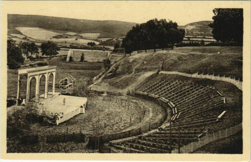 Carte postale ancienne Autun Theatre Romain à Autun