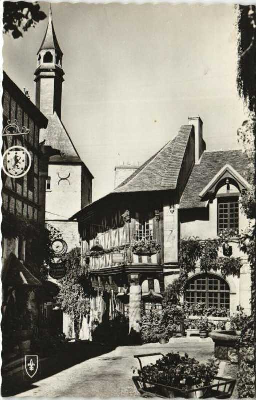 Carte postale ancienne Bourbon-Lancy La Masion de Bois à Bourbon-Lancy