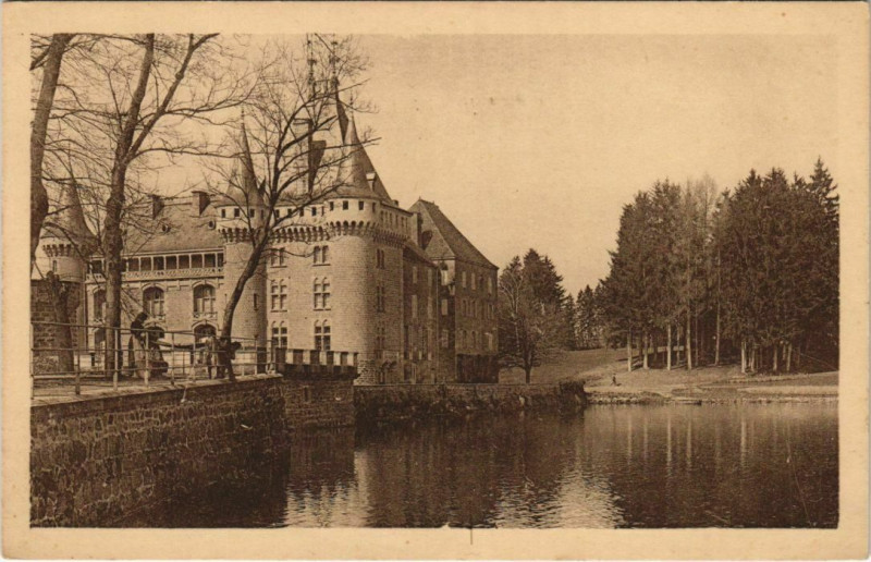Carte postale ancienne La Clayette Chateau de La Clayette à La Clayette