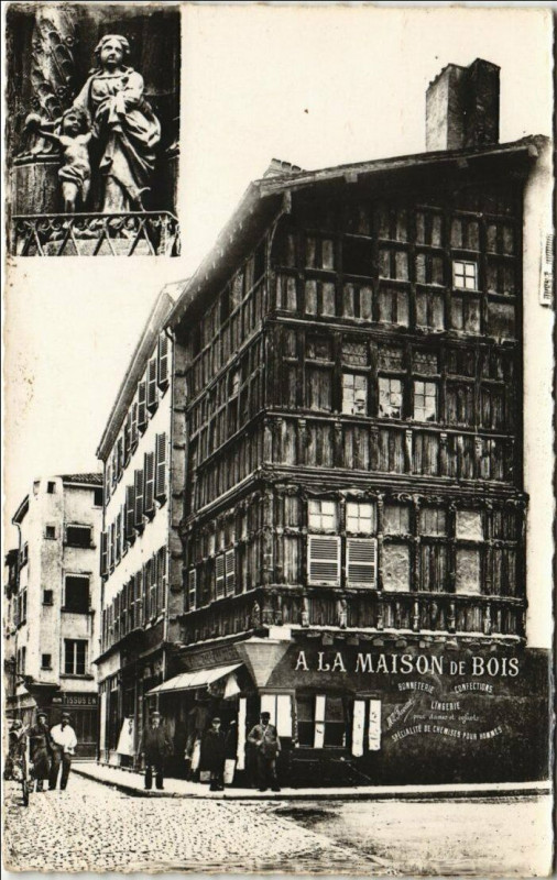 Carte postale ancienne Macon Maison de Bois