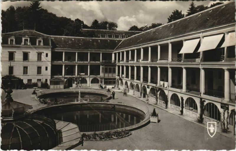 Carte postale ancienne Bourbon-Lancy Etablissement Thermal à Bourbon-Lancy