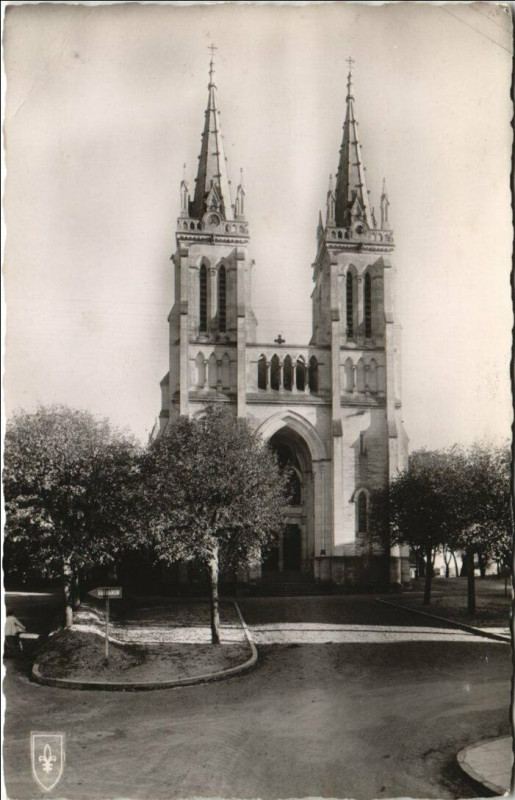 Carte postale ancienne Bourbon-Lancy L'Eglise à Bourbon-Lancy