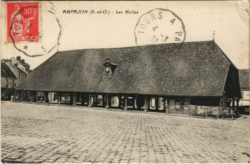 Carte postale ancienne Arpajon Les Halles