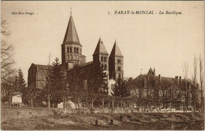 Carte postale ancienne Paray-le-Monial La Basilique à Paray-le-Monial