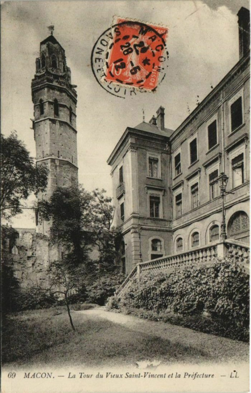 Carte postale ancienne Macon La Tour du Saint-Vincent et la Prefecture
