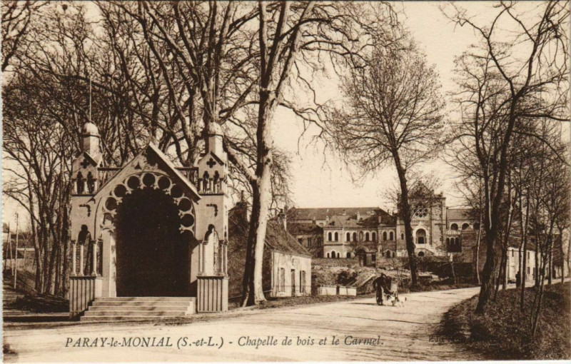 Carte postale ancienne Paray-le-Monial Chapelle de Bois et le Carmel à Paray-le-Monial