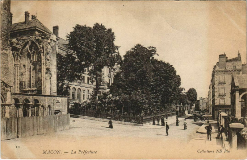 Carte postale ancienne Macon La Prefecture